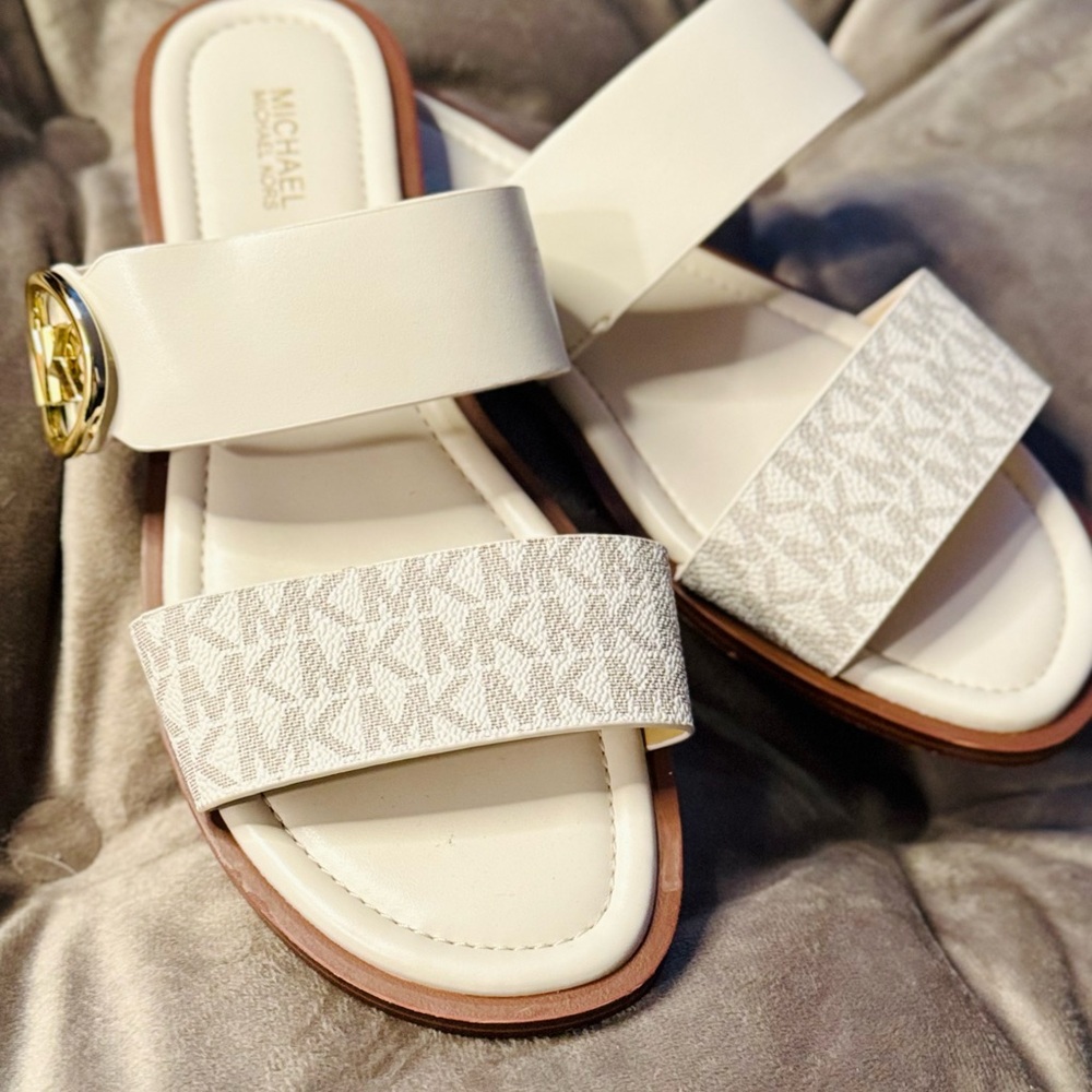 Michael Kors Slippers 🤩